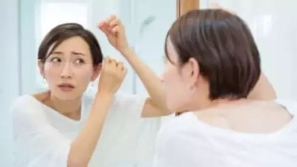 “ポツポツ白髪”は絶対に抜かないで！専門家が勧める“本数に応じた”正しい対処法とは？白髪染めを長持ちさせるコツも