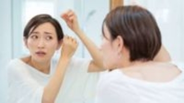 “ポツポツ白髪”は絶対に抜かないで！専門家が勧める“本数に応じた”正しい対処法とは？白髪染めを長持ちさせるコツも
