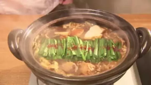 予約必須の知る人ぞ知る鍋…味噌煮込みうどんの名店『山本屋本店』の“味噌もつ鍋” シメのうどんに旨味染み込む