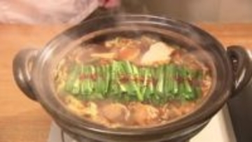 予約必須の知る人ぞ知る鍋…味噌煮込みうどんの名店『山本屋本店』の“味噌もつ鍋” シメのうどんに旨味染み込む