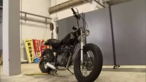 国道で逆走してきたバイクがトラックと正面衝突　バイクの17歳男子高校生死亡　香川・丸亀市