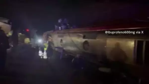 スペイン南部で2つの高速鉄道が脱線…少なくとも21人死亡・約100人が負傷　マドリード行きの列車が脱線し隣の線路の列車に接触