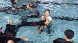 「岩崎恭子さんが着衣泳教室　子どもの水難事故に備えを」の画像1