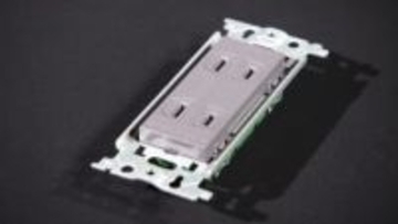 左の穴は0ボルト、右は100ボルト…コンセントの秘密を徹底解明　1秒間に8個を製造の国内トップシェア企業に潜入取材！