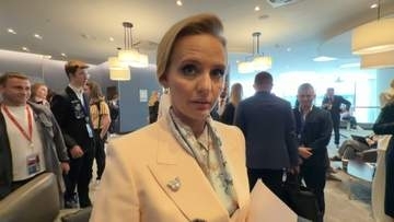 プーチン大統領の長女が国際経済フォーラムで司会　単独取材に「組織再生能力高めることは健康や長寿につながる」　妹もオンライン参加