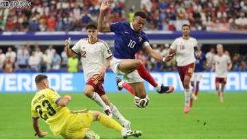 エムバペ好機もGKシモン飛び出し阻止　スペイン堅守でフランスを2-0撃破　4大会ぶり優勝に王手【FIFAワールドカップ2026】