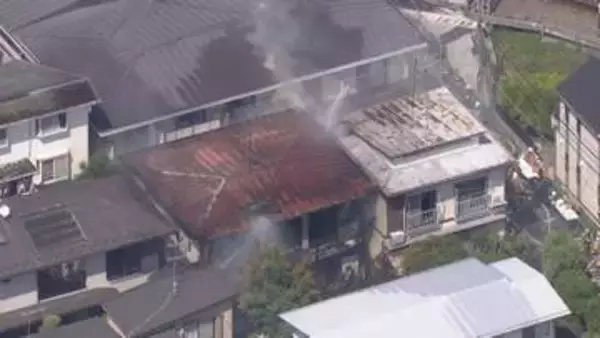 吉祥寺駅付近で火事　民泊とみられる2階建ての建物　京王井の頭線が一部区間で運転見合わせ　東京