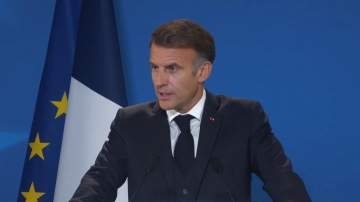 マクロン大統領、非常事態宣言も排除しない考え　パリは3日連続で夜間外出禁止令　22日以降もデモ予定