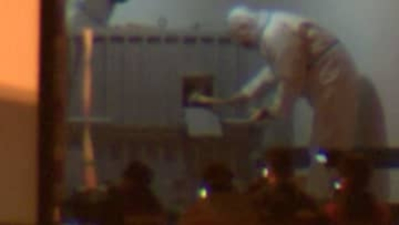 上野から中国へ　双子パンダ「シャオシャオ」「レイレイ」が四川省に到着　未明の空港にファンが集結し歓迎