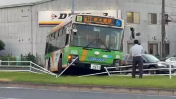 【速報】都営バスとトラックの事故　7人けがか程度不明　JR新木場駅や東京ヘリポート近く　東京・江東区