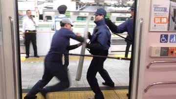 “電車内で殺傷”想定訓練　警視庁とJR東日本がタッグ