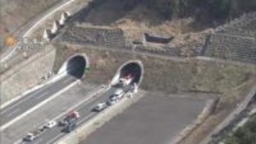 トラック運転手の女を過失運転致死罪で起訴　スマホ見ながら制限超える時速82キロで走行…ブレーキ間に合わず　新名神6人死亡事故