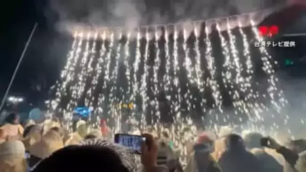 “最も危険な祭り”飛び交う200万発のロケット花火　火の粉の“滝”浴び続ける人も　御利益求め60万人…30人けが　台湾