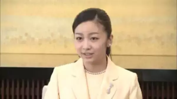 20歳を迎えた際にローブデコルテ姿を披露された佳子さま　初の記者会見では「導火線が短い所も」（2015年1月11日放送）【「皇室ご一家」の記憶】