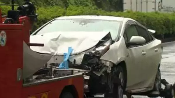 横浜の中原街道で渋滞中の車列に車突っ込む　運転手が逃走　少なくとも6台巻き込まれ5人が病院に搬送　神奈川