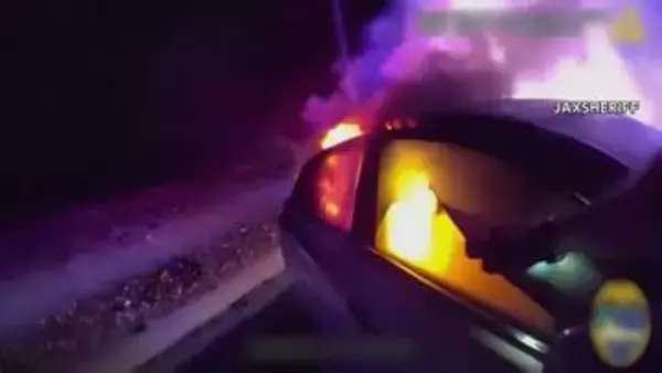 炎上車から女性救出…逃走中の盗難車が衝突　盗難車に乗っていた1歳赤ちゃんも救出　フロリダ州