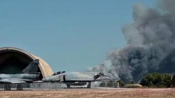 ギリシャの航空ショーで戦闘機墜落　パイロット2人死亡