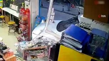 「運転手がパニックに」急発進した車が店舗入り口に突っ込む事故　ブレーキとアクセル踏み間違えか　トルコ