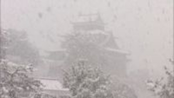 最強最長“居座り寒波”で雪の横浜「鍋総選挙」に行列　－2度の箱根で観光客ブルブル　青森はホワイトアウト　国宝・松江城も雪化粧