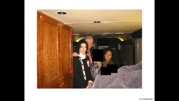 マイケル・ジャクソンさんらが写った写真も　少女らへの性犯罪で起訴のエプスタイン氏捜査資料の公開開始　アメリカ司法省