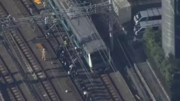 【映像】線路の上を歩く人も…JR山手線ストップで首都圏が大混乱　入場規制で駅に大行列　共通テストへの影響は？