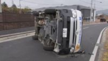 園児ら6人乗った認定こども園バスと乗用車衝突し横転　園児4人を病院搬送　全員意識はあり　熊本・益城町