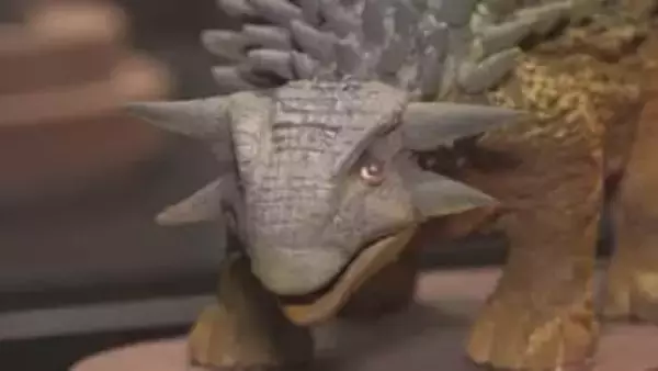 リアルすぎる…“チョコレート恐竜”　実は恐竜好き…世界的パティシエ小山進さんが手掛けた11点　福井県立恐竜博物館に展示