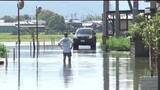 「「全部パーやね…」観測史上最大の雨で住宅が浸水　35度超えの猛暑の中…復旧作業に汗　福井・勝山市で“2カ月分”の雨」の画像1