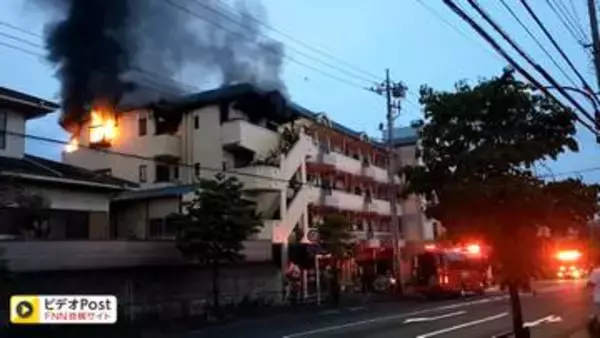 マンション最上階からオレンジ色の炎と黒煙　“火元”の部屋を焼損　男性救助も死亡　住人女性が煙り吸いけが　東京・町田市