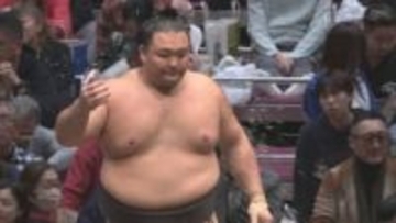 朝乃山が「元大関対決」を制して2勝目　得意の右四つから御嶽海を寄り切る【大相撲初場所 3日目結果】