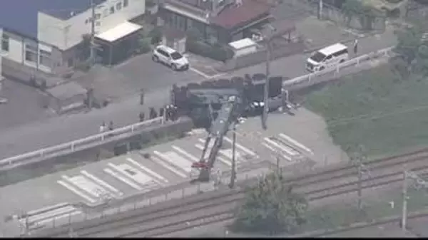 鉄板に男性作業員が下敷きに　クレーン車が横転　大型蓄電池の設置予定地で約17トンの重りつり上げる作業中　福岡・大牟田市