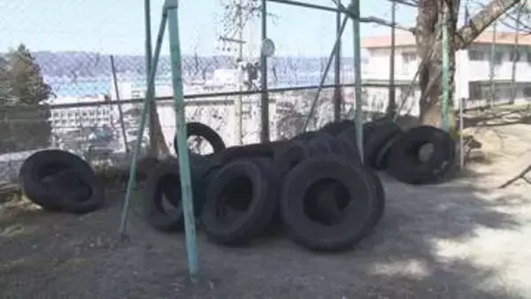 「是枝映画のロケ地に「不法投棄」　タイヤ32本が閉校した小学校のグラウンドに　市「許しがたい」　処分に約8万円の費用　長野・諏訪市」の画像