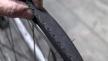 “災害級の暑さ”タイヤのトラブルに注意　“夏場に急増”自転車のパンクや“バースト”　プロが語る対策「いつもより空気少なめ、直射日光避ける」