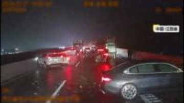「止まりきれない…」路面凍結の高速道路で次々スリップ！20台以上巻き込む多重事故1人死亡4人ケガ　中国