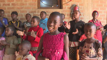 「生き埋めにされかけた少年」も自立　人生をかけて亡き母が築いたタンザニアの孤児施設　日本からの支援で43人が家族のように暮らす　娘が継ぐ「祝福の村」の夢　♯3