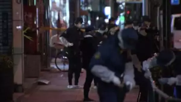 上野の4億円強盗で犯人グループはネックウォーマーで口元を隠し犯行…中国人ら5人が催涙スプレーかけられたか　警視庁