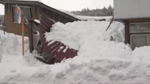 ｢今年は異常…｣雪の重みで建物の倒壊相次ぐ…下敷きになり1人死亡･1人重体　雪下ろしや除雪作業担う人手不足の現状も