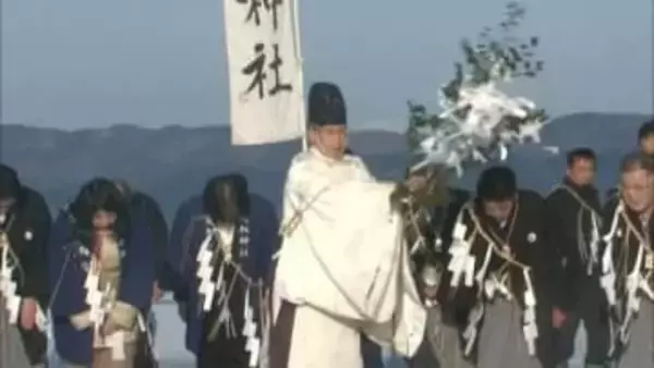 「寒さは苦手、でもワクワクする」諏訪湖を見守り40年　8季連続「御神渡り」なしの異変…温暖化の影響か　室町の飢饉から現代の万博まで「人の歩み」を綴る580年の記録　宮司が100年後の子孫へ託す使命