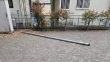 誰が何の目的で　公園で23kgのポールが倒れ小学3年生の男の子が骨折　市が公園の点検を検討　川崎市