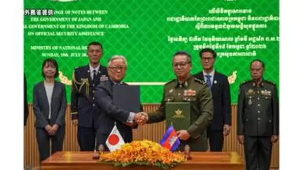 カンボジア陸海軍に通信機材・警備艇供与