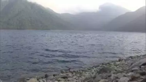 山梨県の本栖湖で男性(25)死亡　SUP中に転落か　水深3メートル湖底で発見