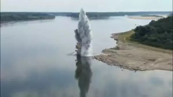 猛暑と雨不足で原発がピンチ　ルーマニア海軍がドナウ川の岩盤爆破で巨大な水柱　ヨーロッパ襲った熱波で原子炉2基のうち1基停止