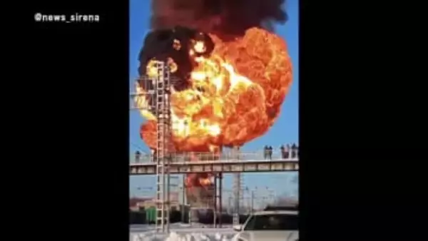 ガソリン積んだ貨物列車が脱線し燃料タンク爆発・炎上…運転手1人負傷　ロシア