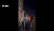 3階建てアパートで火事 アパートの住人男性2人が煙吸い込み搬送　線路近くの住宅街 近隣住民ら騒然 東京・豊島区