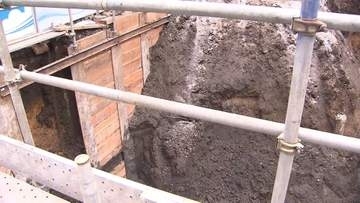 マンション建築現場でベトナム人作業員が下敷き　土やコンクリ崩れる　世田谷区三軒茶屋