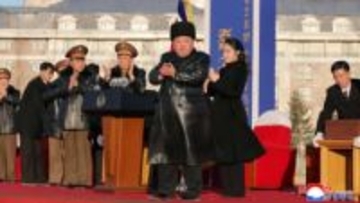 竣工式でジュエ氏が子供を抱擁する姿も　ロシア派遣の北朝鮮兵の戦死者遺族に住宅提供　金正恩総書記の提案で