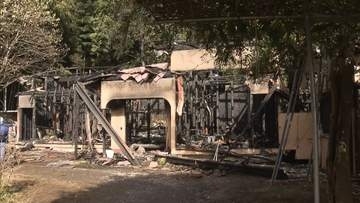 火事で住宅が全焼　焼け跡から2人の遺体発見　住人の父と息子が連絡とれず　茨城・古河市