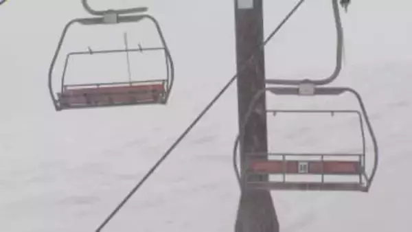 牛岳温泉スキー場でリフトが緊急停止　リフト止めたまま200人を1人ずつ救助　再開するとワイヤー破損の恐れ　富山