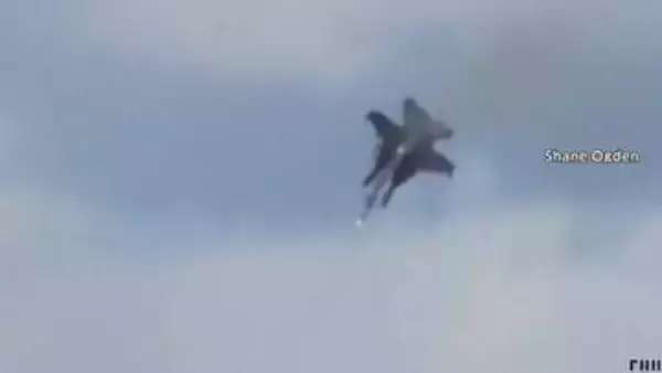 アメリカ軍2機が衝突し墜落　空軍基地で航空ショーの最中　搭乗者4人全員がパラシュートで間一髪の脱出劇　アイダホ州