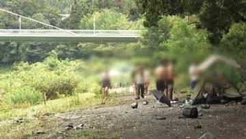 都内の河川敷で「マナー違反」バーベキューの生ゴミや炭、器具など放置　“クマ被害誘発”に不安の声　外国人が“禁止”の川に飛び込みも